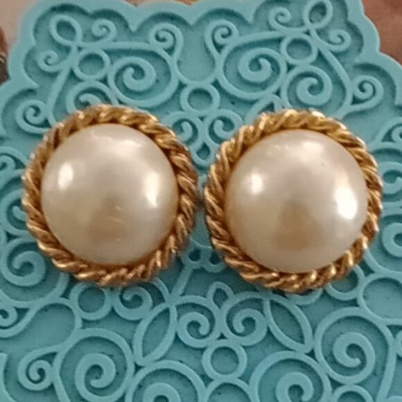 Faux Pearl Clip-ons - Picture 1 of 5